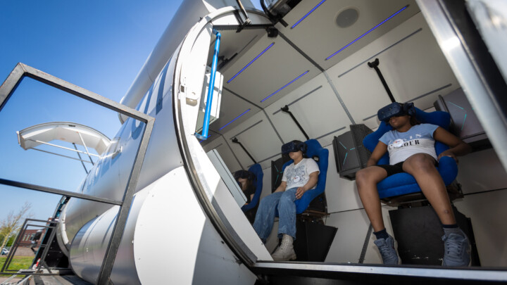 Leerlingen op bezoek bij de Spacebuzz | Marieke Balk Fotografie